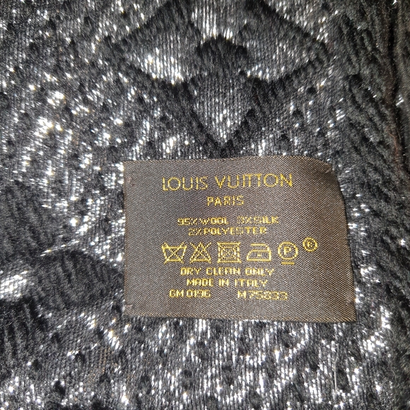 Louis vuitton Logomania scarfs 100%authentic. - Picture 2 of 6